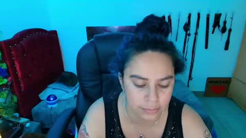 Snapshot of elektra_32 chatting on March 3, 4:32 am elektra online show from March 3, 4:32 am