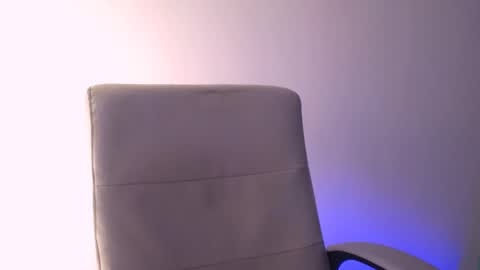 Snapshot of elektra_sky11 chatting on March 2, 1:42 pm  Elektra Sky  online show from March 2, 1:42 pm