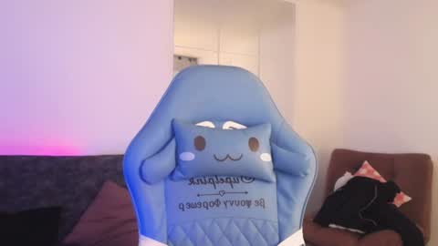 Snapshot of elektra_sky11 chatting on December 5, 4:23 pm  Elektra Sky  online show from December 5, 4:23 pm