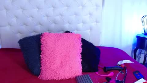 Snapshot of elena_detroya_ chatting on December 14, 1:06 pm Elena online show from December 14, 1:06 pm