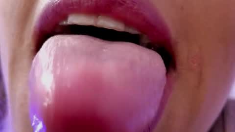 Snapshot of elena_detroya_ chatting on October 17, 1:25 pm Elena online show from October 17, 1:25 pm