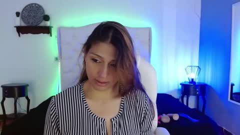 Snapshot of elena_detroya_ chatting on December 23, 12:19 pm Elena online show from December 23, 12:19 pm