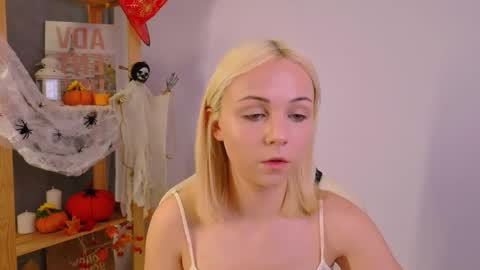 elenamonroee online show from October 22, 5:12 am