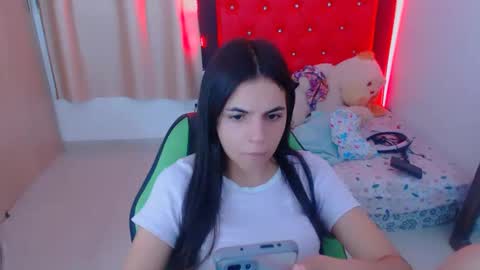 Snapshot of elenna_hotx chatting on December 15, 5:31 pm agnes online show from December 15, 5:31 pm