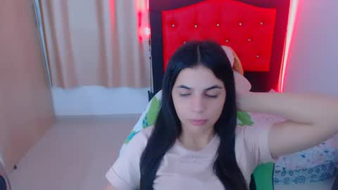 Snapshot of elenna_hotx chatting on December 8, 6:06 pm agnes online show from December 8, 6:06 pm