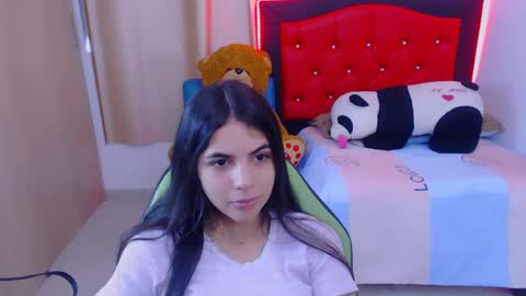 Snapshot of elenna_hotx chatting on January 21, 6:45 pm agnes online show from January 21, 6:45 pm