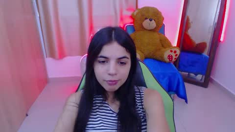 Snapshot of elenna_hotx chatting on February 6, 6:02 pm agnes online show from February 6, 6:02 pm