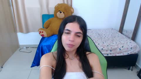Snapshot of elenna_hotx chatting on March 6, 5:43 pm agnes online show from March 6, 5:43 pm