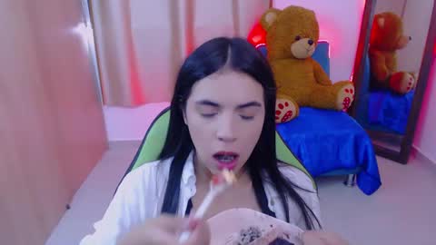 Snapshot of elenna_hotx chatting on February 8, 7:05 pm agnes online show from February 8, 7:05 pm