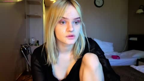 elieiza_xo online show from June 2, 11:11 am