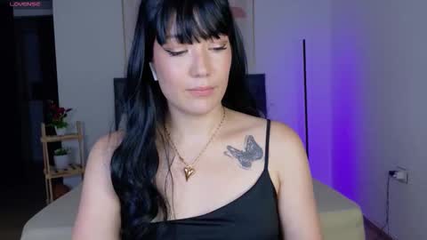 Snapshot of eliiih_ chatting on October 6, 1:33 am eliiih_ online show from October 6, 1:33 am