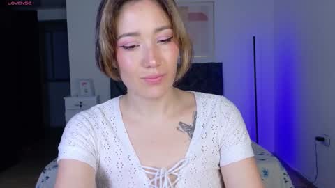 Snapshot of eliiih_ chatting on September 23, 2:10 am eliiih_ online show from September 23, 2:10 am