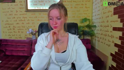 Snapshot of elinor_faith chatting on September 15, 3:42 pm elinor_faith online show from September 15, 3:42 pm