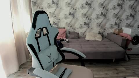 Aletta Oushen online show from April 1, 10:16 am