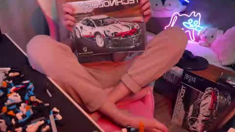 Elisa North online show from October 4, 6:23 pm