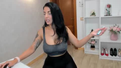 Snapshot of elisabaxter chatting on September 11, 4:24 am Maria online show from September 11, 4:24 am
