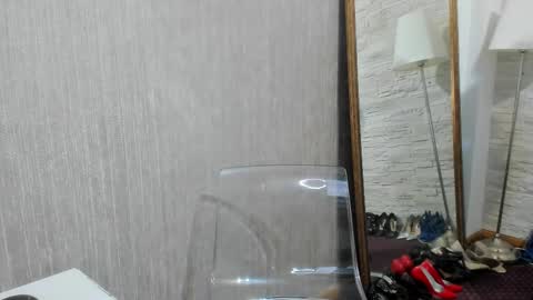 Snapshot of elisabaxter chatting on February 13, 5:37 am Maria online show from February 13, 5:37 am