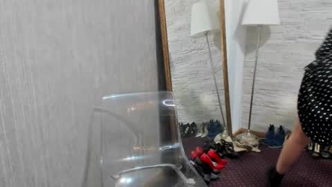 Snapshot of elisabaxter chatting on March 10, 5:54 am Maria online show from March 10, 5:54 am