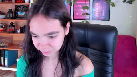 Snapshot of elise_noir chatting on September 19, 3:44 pm Elise online show from September 19, 3:44 pm