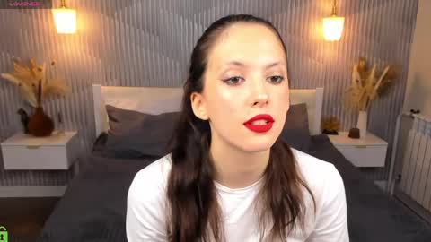 Elise online show from April 5, 9:19 am