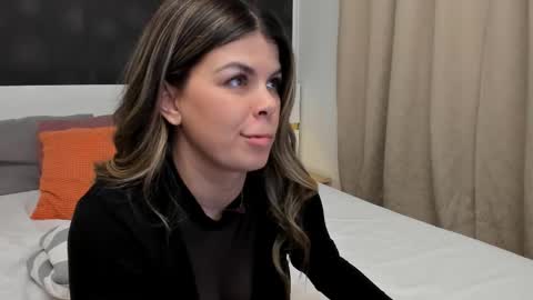 Elly online show from March 12, 8:55 pm