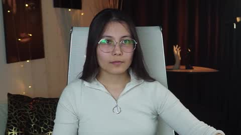 Elison online show from April 19, 3:23 pm