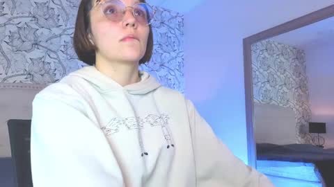 Eliza online show from April 1, 7:11 pm