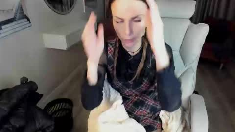 Elizabethangel online show from March 9, 6:11 pm