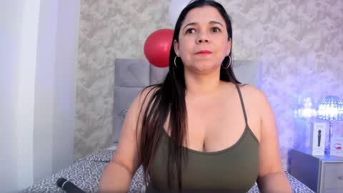 Elizabeth online show from February 18, 9:53 pm