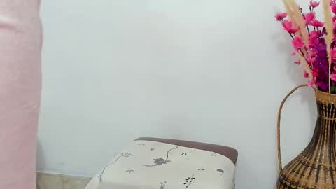 Snapshot of elizabeth_mathure chatting on October 19, 8:27 am Elizabeth Mathure online show from October 19, 8:27 am