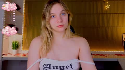 Elizabeth online show from February 3, 1:09 am