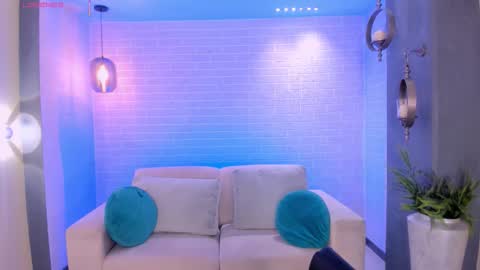 Snapshot of elizabethbennett_ chatting on September 28, 9:31 pm Call me Eli online show from September 28, 9:31 pm