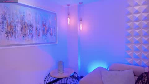 Snapshot of elizabethbennett_ chatting on September 11, 8:09 pm Call me Eli online show from September 11, 8:09 pm