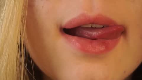 Elizabeth online show from September 25, 5:44 pm