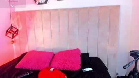 Lucia Vonne online show from December 16, 1:17 pm