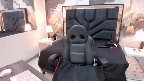 Elizabeth Rodrguez  online show from April 16, 11:43 am