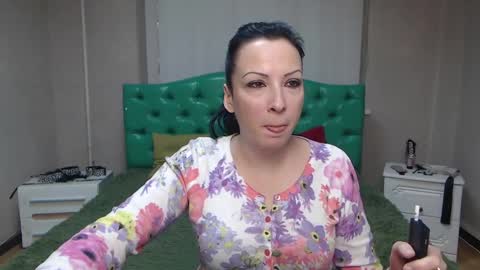 Snapshot of elizabethsho chatting on January 24, 6:46 pm ElizabethSho online show from January 24, 6:46 pm
