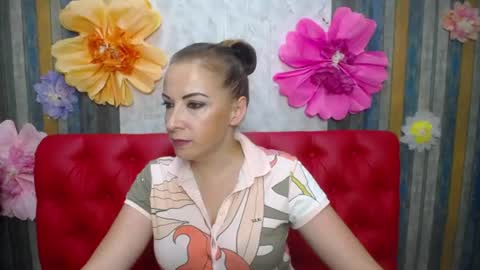 ElizabethSho online show from July 9, 6:10 pm