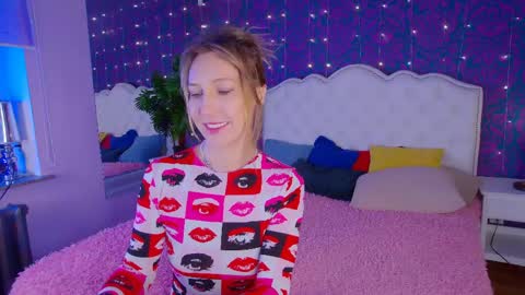 Linda online show from March 30, 9:03 pm