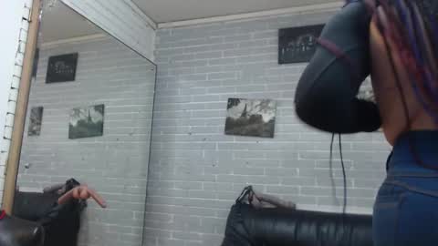   online show from January 4, 8:05 pm