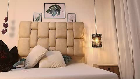 Snapshot of elizawiliamst chatting on September 23, 12:14 pm Eliza online show from September 23, 12:14 pm