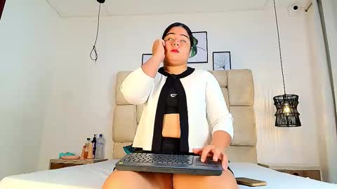 Snapshot of elizawiliamst chatting on October 6, 12:11 pm Eliza online show from October 6, 12:11 pm