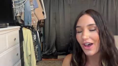 Ella online show from July 28, 7:39 pm