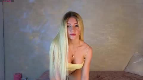 Ella online show from June 27, 2:12 am
