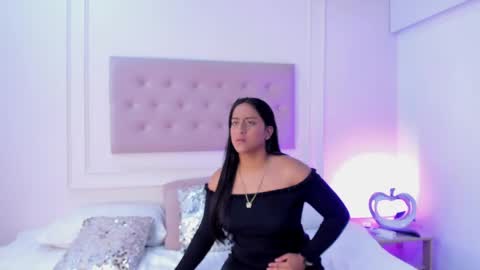 Ella online show from April 22, 2:47 pm