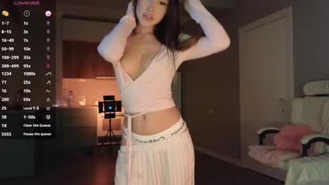 Snapshot of ella_lee15 chatting on October 8, 2:38 am Lee online show from October 8, 2:38 am