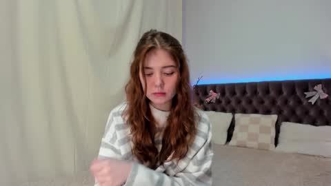 Snapshot of ella_mayers chatting on February 14, 10:14 pm Ella Mayers online show from February 14, 10:14 pm