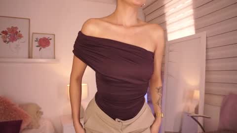 Snapshot of ella_owen chatting on September 23, 3:10 pm ELLA OWEN online show from September 23, 3:10 pm