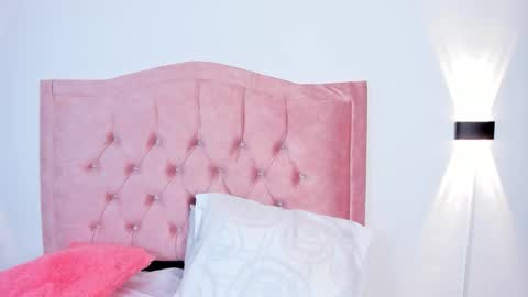 Ella online show from March 14, 1:34 pm