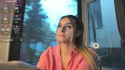 ella_vee online show from November 20, 6:25 am